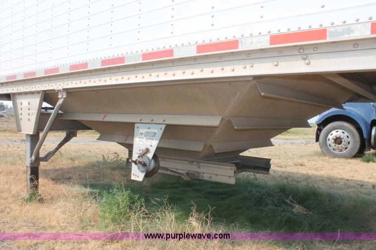 image for item C2769 1995 Wilson DWH400 43' grain trailer