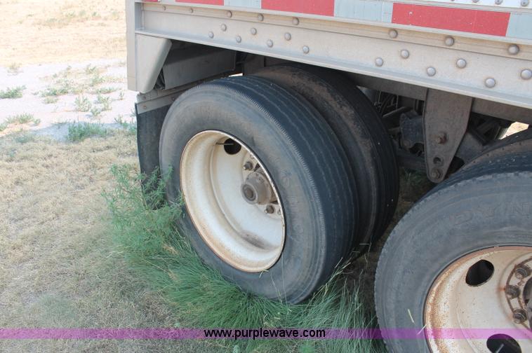 image for item C2769 1995 Wilson DWH400 43' grain trailer