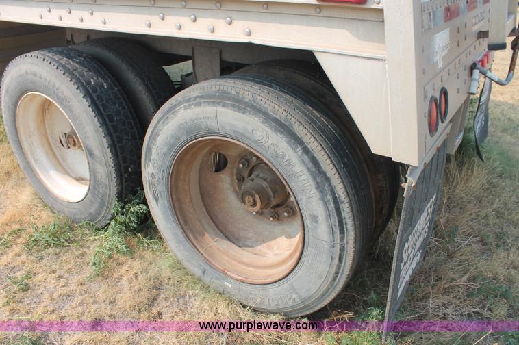 image for item C2769 1995 Wilson DWH400 43' grain trailer