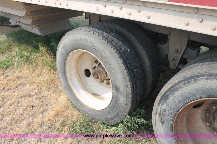 image for item C2769 1995 Wilson DWH400 43' grain trailer