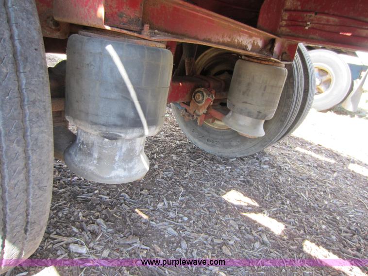 image for item D5609 1991 Fruehauf 48' flatbed trailer