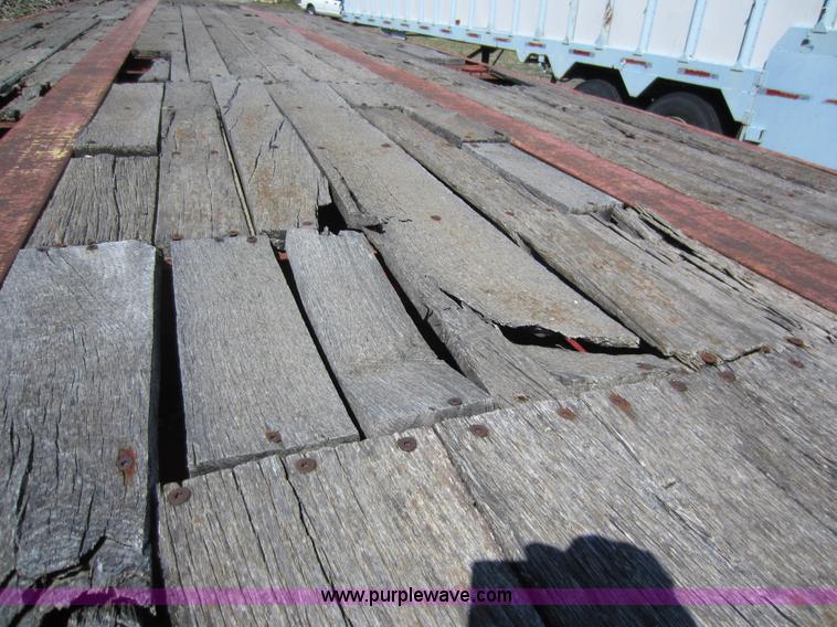 image for item D5609 1991 Fruehauf 48' flatbed trailer