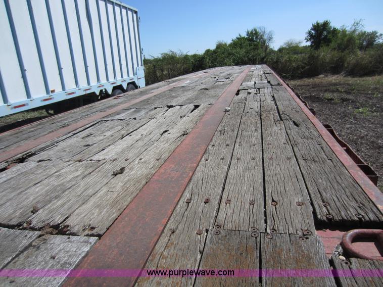 image for item D5609 1991 Fruehauf 48' flatbed trailer