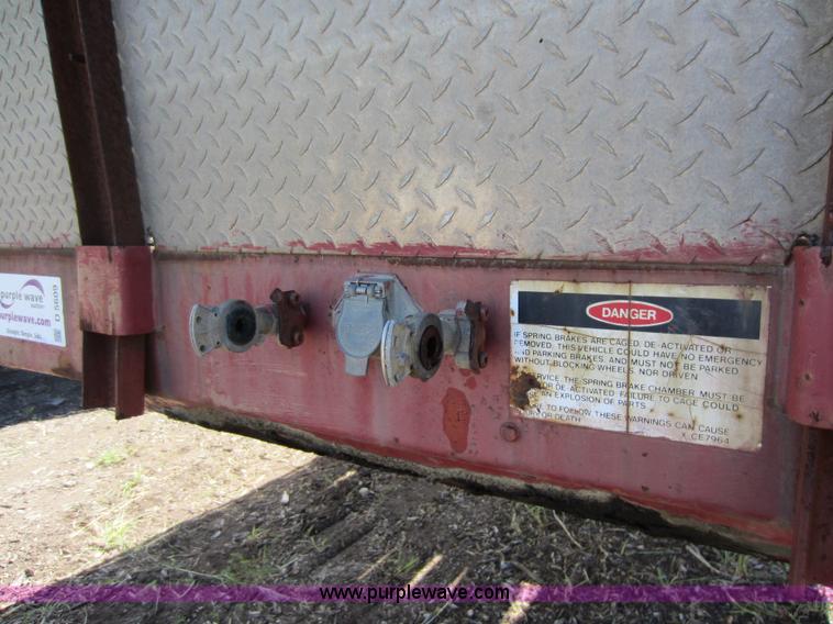 image for item D5609 1991 Fruehauf 48' flatbed trailer