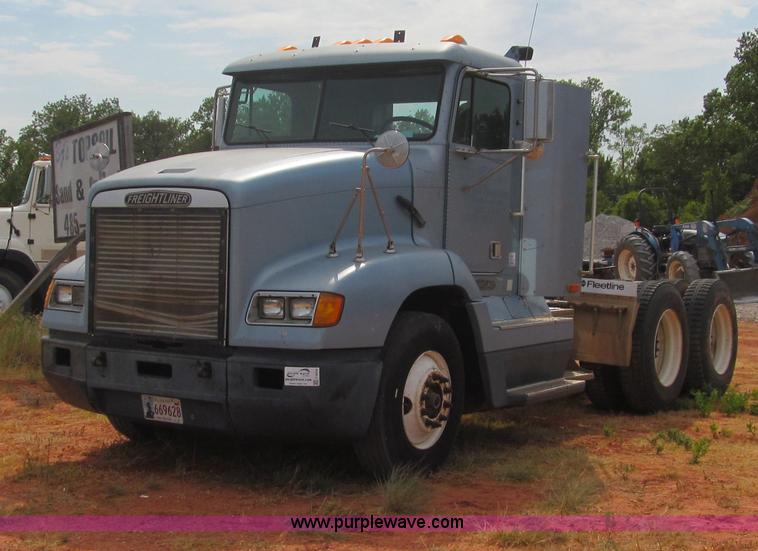 image for item F3018 1994 Freightliner FLD112 semi truck