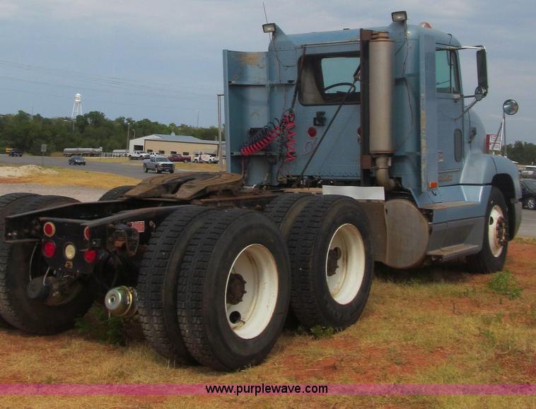 image for item F3018 1994 Freightliner FLD112 semi truck