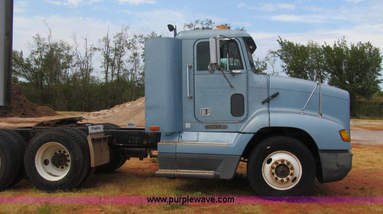 image for item F3018 1994 Freightliner FLD112 semi truck