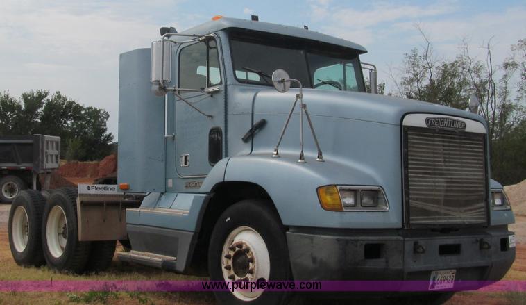 image for item F3018 1994 Freightliner FLD112 semi truck