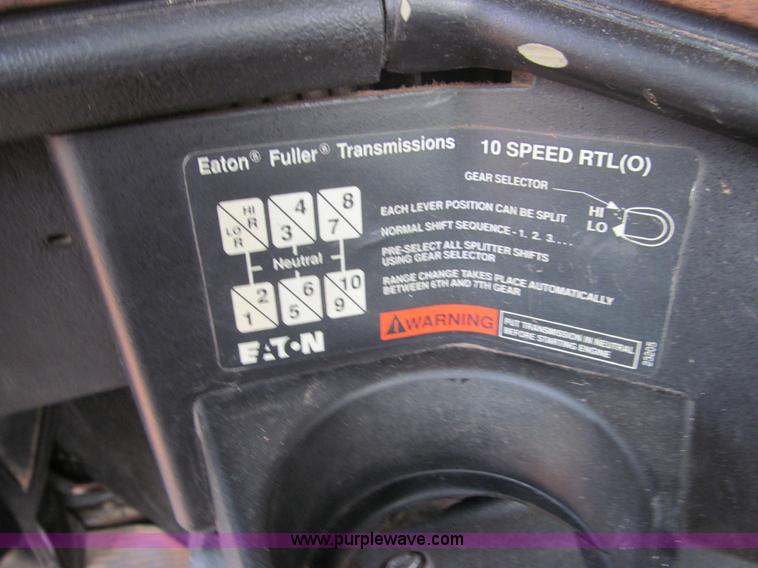 image for item F3018 1994 Freightliner FLD112 semi truck