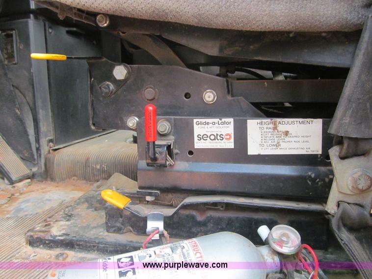 image for item F3018 1994 Freightliner FLD112 semi truck