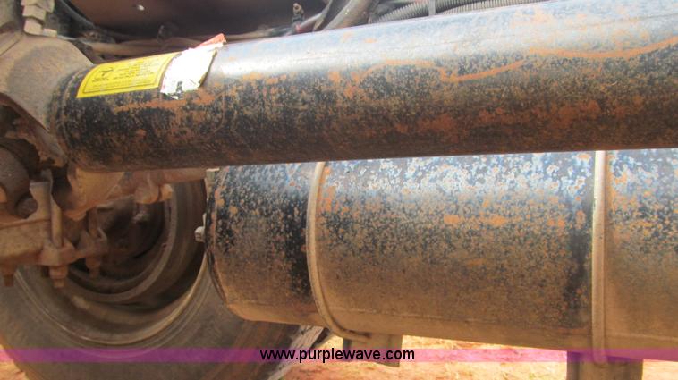 image for item F3018 1994 Freightliner FLD112 semi truck