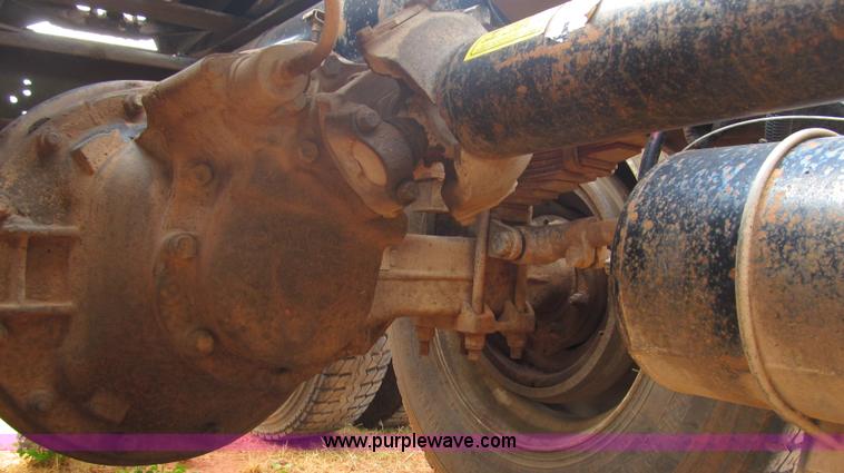 image for item F3018 1994 Freightliner FLD112 semi truck