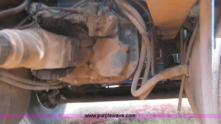 image for item F3018 1994 Freightliner FLD112 semi truck