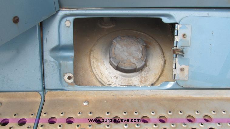 image for item F3018 1994 Freightliner FLD112 semi truck