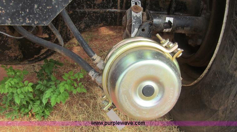 image for item F3018 1994 Freightliner FLD112 semi truck