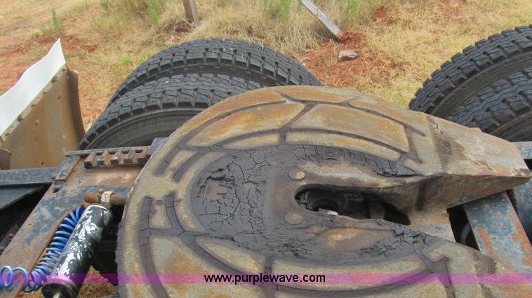 image for item F3018 1994 Freightliner FLD112 semi truck