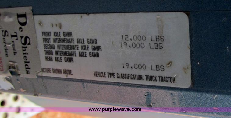 image for item F3018 1994 Freightliner FLD112 semi truck