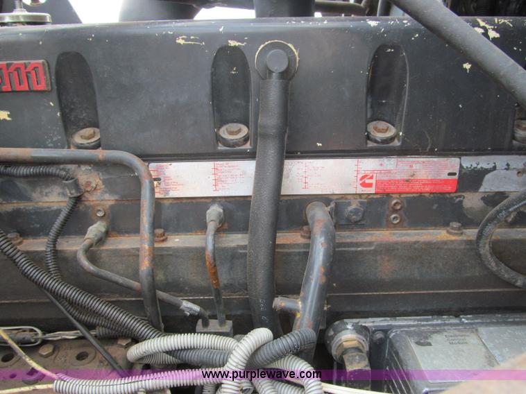 image for item F3018 1994 Freightliner FLD112 semi truck