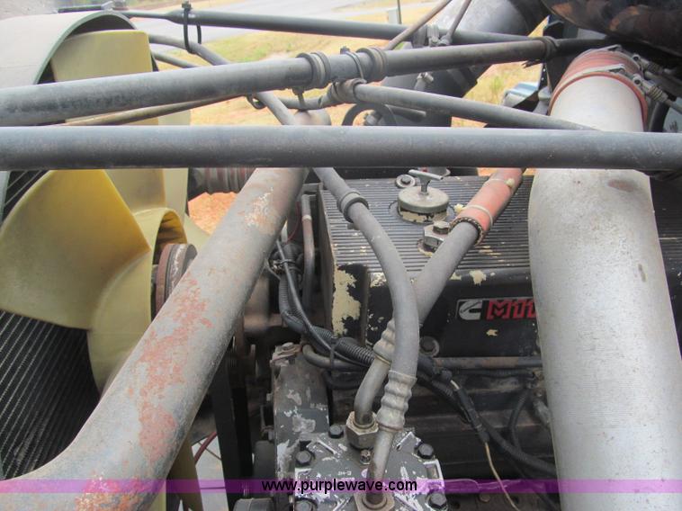 image for item F3018 1994 Freightliner FLD112 semi truck