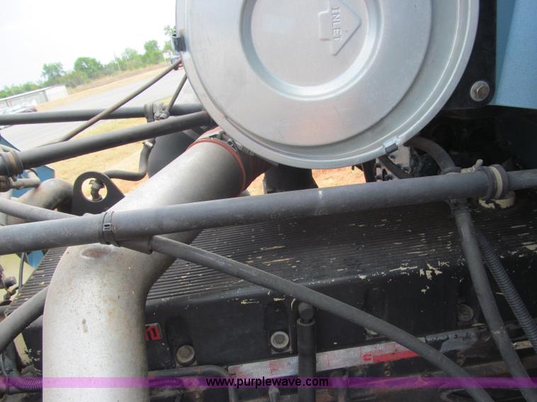 image for item F3018 1994 Freightliner FLD112 semi truck