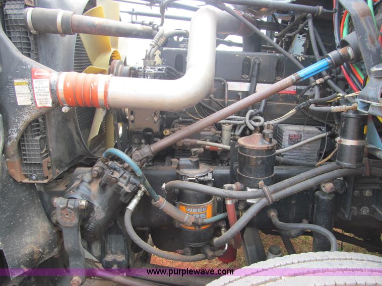 image for item F3018 1994 Freightliner FLD112 semi truck