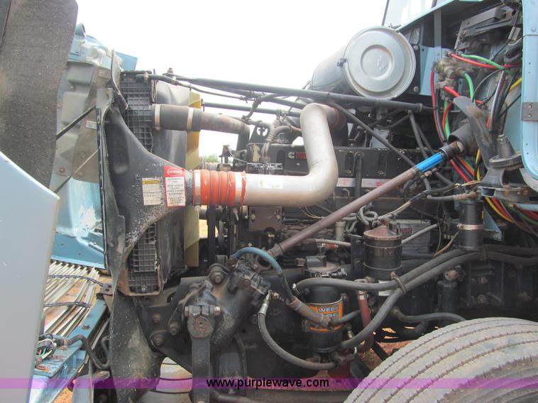 image for item F3018 1994 Freightliner FLD112 semi truck