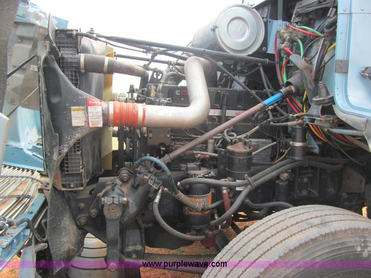 image for item F3018 1994 Freightliner FLD112 semi truck