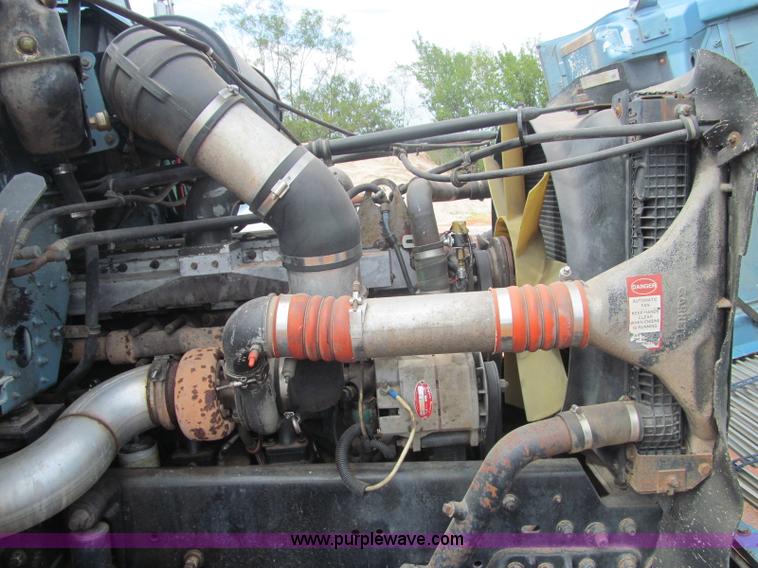 image for item F3018 1994 Freightliner FLD112 semi truck