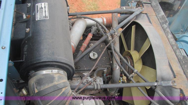 image for item F3018 1994 Freightliner FLD112 semi truck