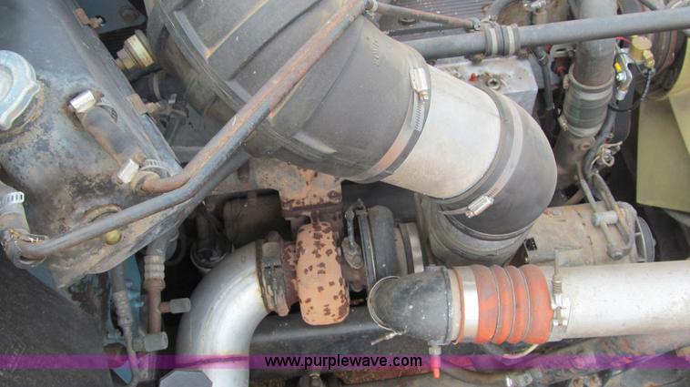 image for item F3018 1994 Freightliner FLD112 semi truck