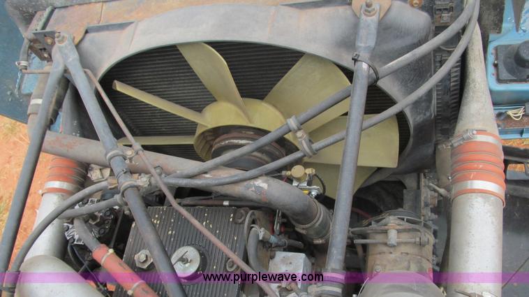 image for item F3018 1994 Freightliner FLD112 semi truck