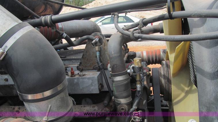 image for item F3018 1994 Freightliner FLD112 semi truck