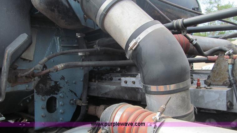 image for item F3018 1994 Freightliner FLD112 semi truck