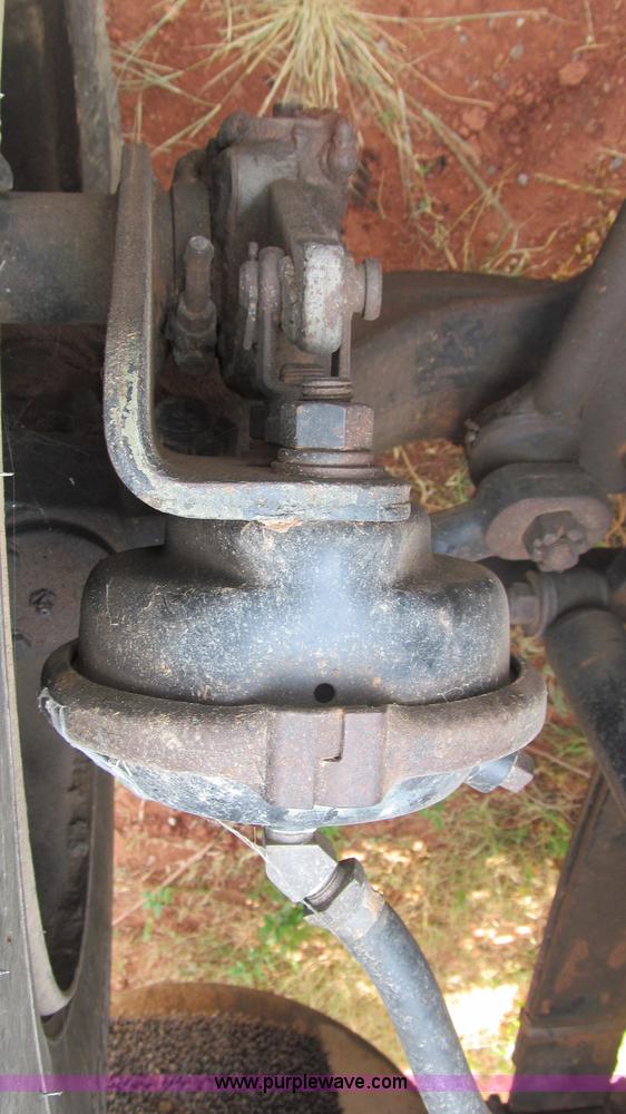 image for item F3018 1994 Freightliner FLD112 semi truck