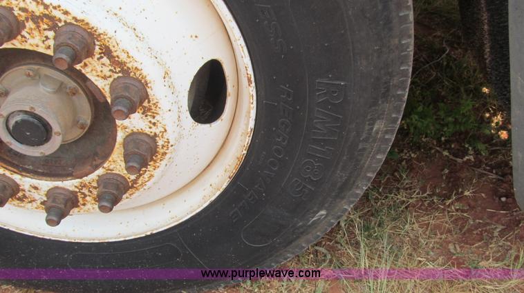 image for item F3018 1994 Freightliner FLD112 semi truck