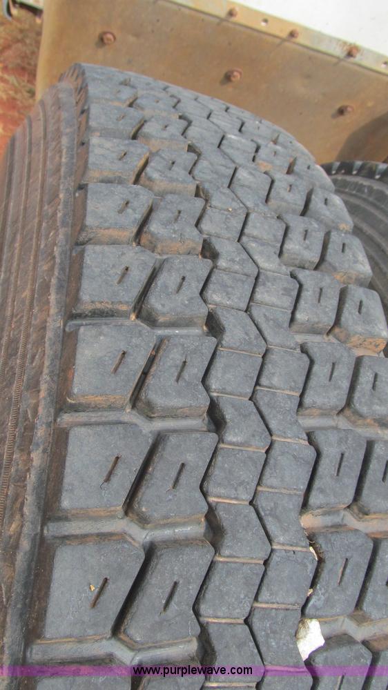 image for item F3018 1994 Freightliner FLD112 semi truck