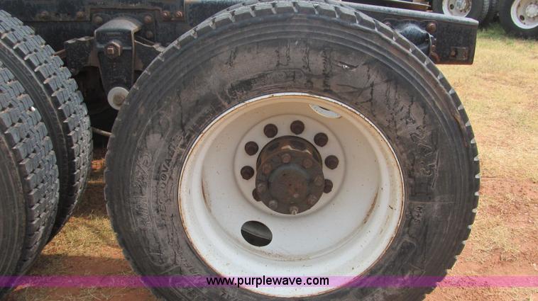 image for item F3018 1994 Freightliner FLD112 semi truck