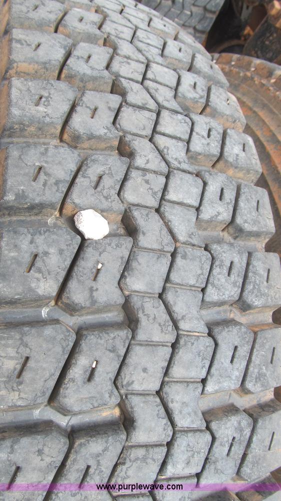 image for item F3018 1994 Freightliner FLD112 semi truck