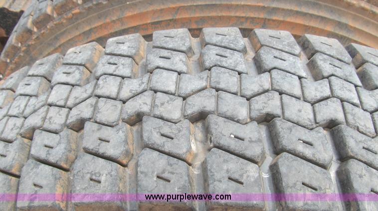 image for item F3018 1994 Freightliner FLD112 semi truck