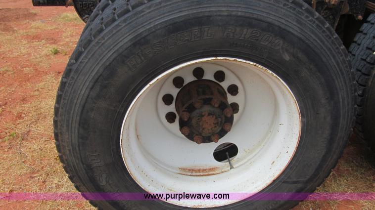 image for item F3018 1994 Freightliner FLD112 semi truck