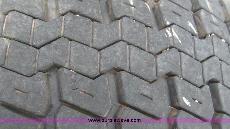 image for item F3018 1994 Freightliner FLD112 semi truck