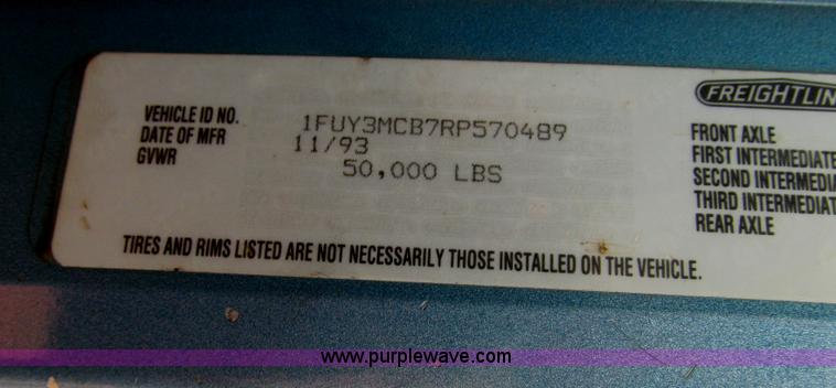 image for item F3018 1994 Freightliner FLD112 semi truck