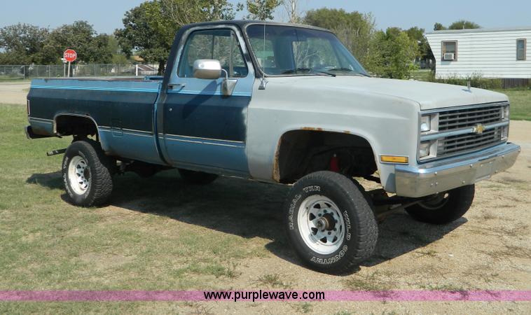 image for item B3865 1984 Chevrolet K20 pickup truck