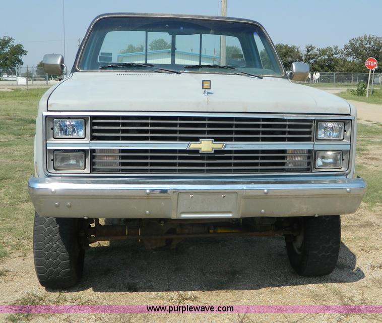 image for item B3865 1984 Chevrolet K20 pickup truck
