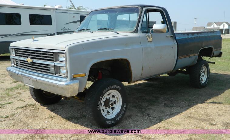 image for item B3865 1984 Chevrolet K20 pickup truck
