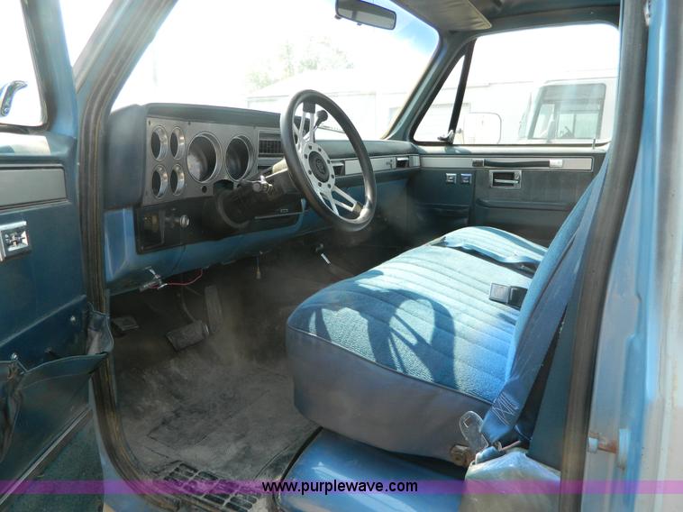 image for item B3865 1984 Chevrolet K20 pickup truck