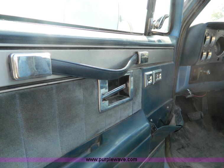 image for item B3865 1984 Chevrolet K20 pickup truck