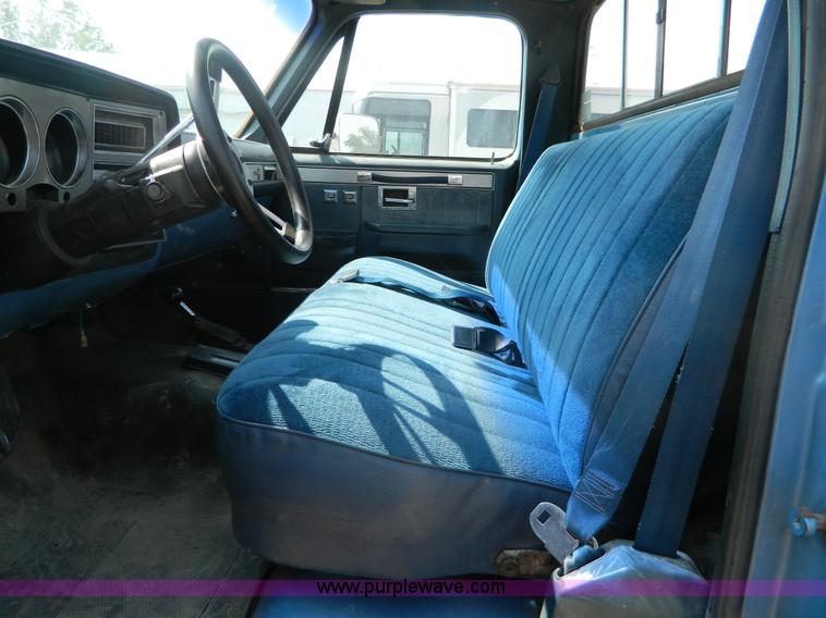 image for item B3865 1984 Chevrolet K20 pickup truck