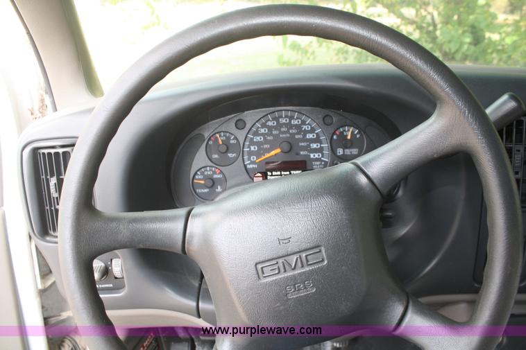 image for item B6921 2000 GMC cargo van