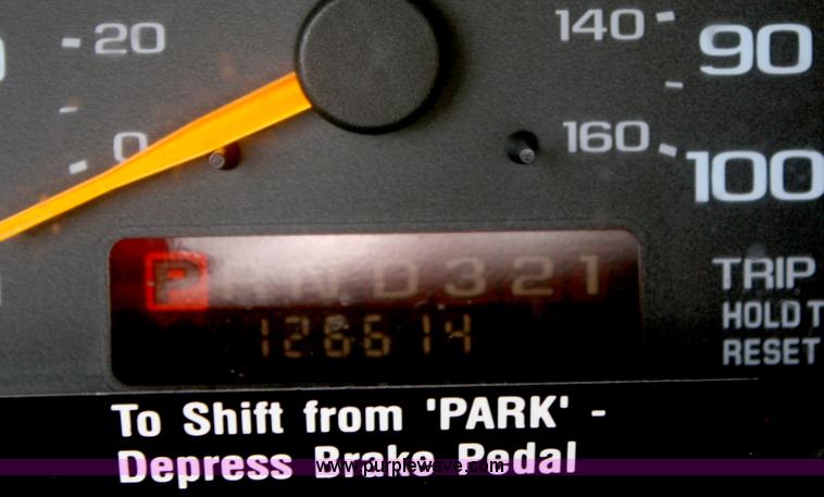 image for item B6921 2000 GMC cargo van